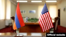 ՀՀ և ԱՄՆ դրոշները, արխիվ