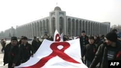 Бишкекте СПИД менен күрөшүү күнүнө карата өткөн акциядан бир көрүнүш, 1-декабрь, 2008-жыл