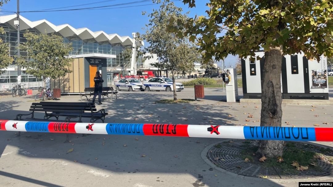 U padu betonske nadstrešnice sa Železničke stanice u Novom Sadu poginulo je 15 osoba, dok su dve teško povređene