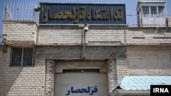 بر اساس گزارش‌ها، پدرام مدنی چهارم خرداد از زندان اوین به زندان قزلحصار منتقل شده بود