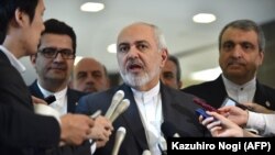 توکیو - محمد جواد ظریف پس از دیدار با نخست وزیر ژاپن به سئوالات خبرنگاران پاسخ می‌دهد