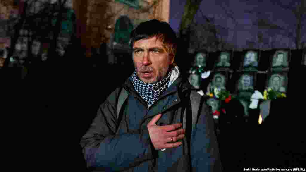 На завершення ходи пролунала символічна пісня Майдану «Пливе кача» і гімн України