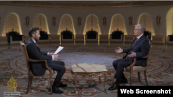 "Әл-Жазира" тілшісіне сұхбат беріп отырған Қазақстан президенті Қасым-Жомарт Тоқаев. Скриншот.