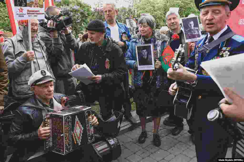 Такая акцыя ў Беларусі сёлета была толькі ў сталіцы. У Віцебску мясцовыя ўлады адмовілі ў правядзеньні шэсьця-акцыі «Несьмяротны полк» з фармулёўкай «не ўяўляецца магчымым» і прапанавалі далучыцца да акцыі «Беларусь памятае»
