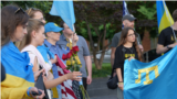 Washingtonda diplomatlar, alimler, qırımtatar ve ukrayina diasporalarınıñ vekilleri ve adiy Amerika vatandaşları qırımtatar genotsidiniñ 81 yılını qayd etmek içün toplaştı, Stalinniñ cinayetlerini Rusiyeniñ işğal etken Qırımda devam etken repressiyalarınen» qıyasladı