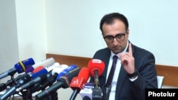 Առողջապահության նախարար Արսեն Թորոսյանն ասուլիս է տալիս, 1 մարտի, 2020թ.