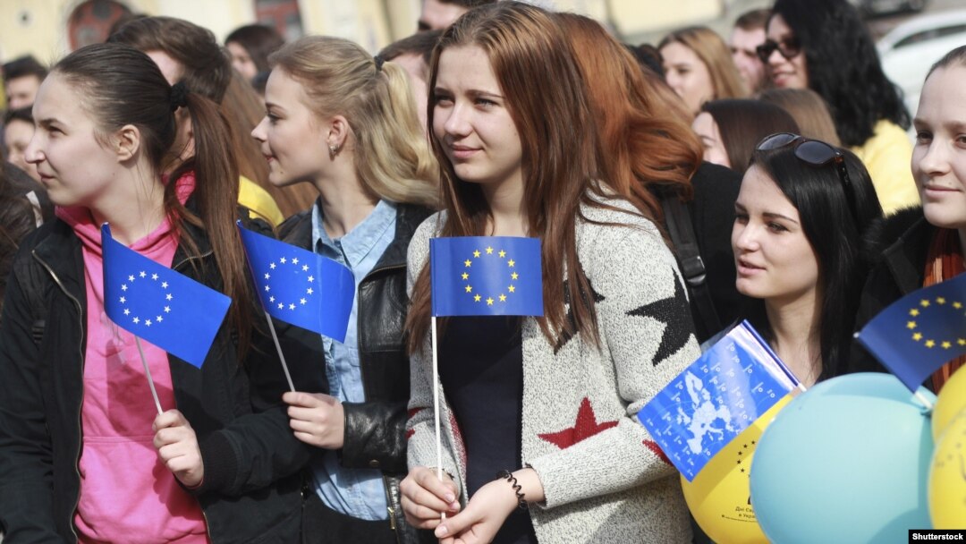 Ілюстраційне фото. Учасники акції на підтримку інтеграції України та ЄС. Київ, 5 квітня 2016 року