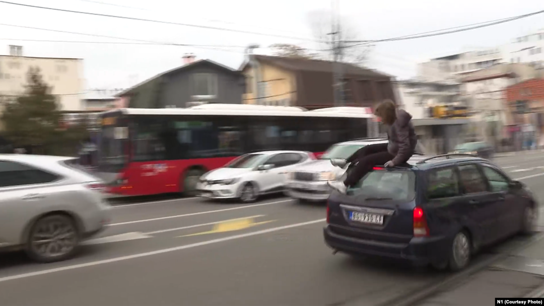 Dvadesetogodišnja studentkinja teško je povređena 16. januara u centru Beograda, kada ju je, tokom protestne blokade raskrsnice, udario automobil.