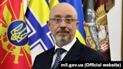 «Очільники громад не очолюють формування Сил територіальної оборони і мають діяти у межах своїх компетенцій», – сказав Олексій Резніков