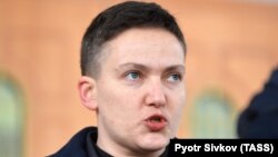 Надія Савченко 15 березня біля будівлі СБУ