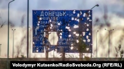 За даними ОВА, з початку повномасштабного вторгнення на Донеччині внаслідок російських обстрілів загинули понад 1300 цивільних, ще більш ніж 2800 були поранені 