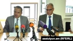 Իր առաքելությունն ավարտող Ֆրասնիայի դեսպան Ժան-Ֆրանսուա Շարպանտիե և Գերմանիայի արտակարգ և լիազոր դեսպան Մաթիաս Քիսլեր 