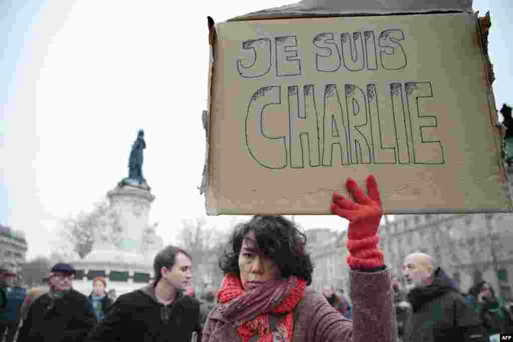 Акция памяти погибших в результате нападения на редакцию Charlie Hebdo. Париж, 7 января 2015 года