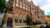 Національний банк України опинився в епіцентрі скандалу через синхронне звільнення кількох керівників департаментів та всіх провідних фахівців, відповідальних за ліцензування