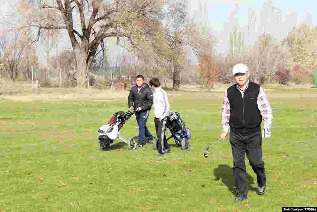 Кедди ( англ. caddy ) — гольф оюнчусунун жардамчысы. Ал спорт шаймандарын ташуу менен бирге оюнчуга кеңеш берет. 