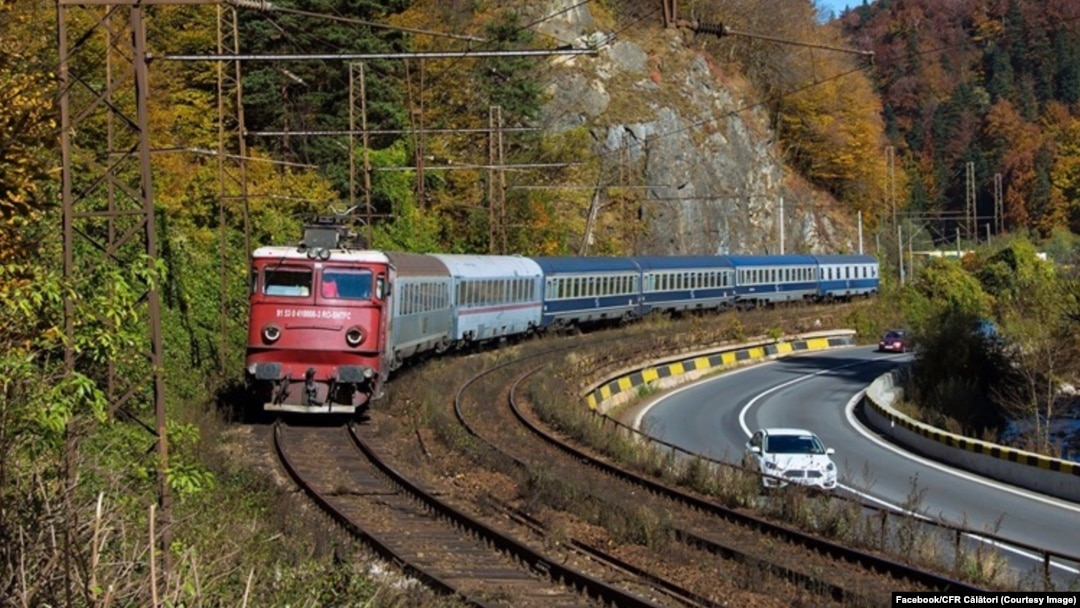 Una din trei curse ale trenurilor CFR Călători înregistrează întârzieri semnificative.