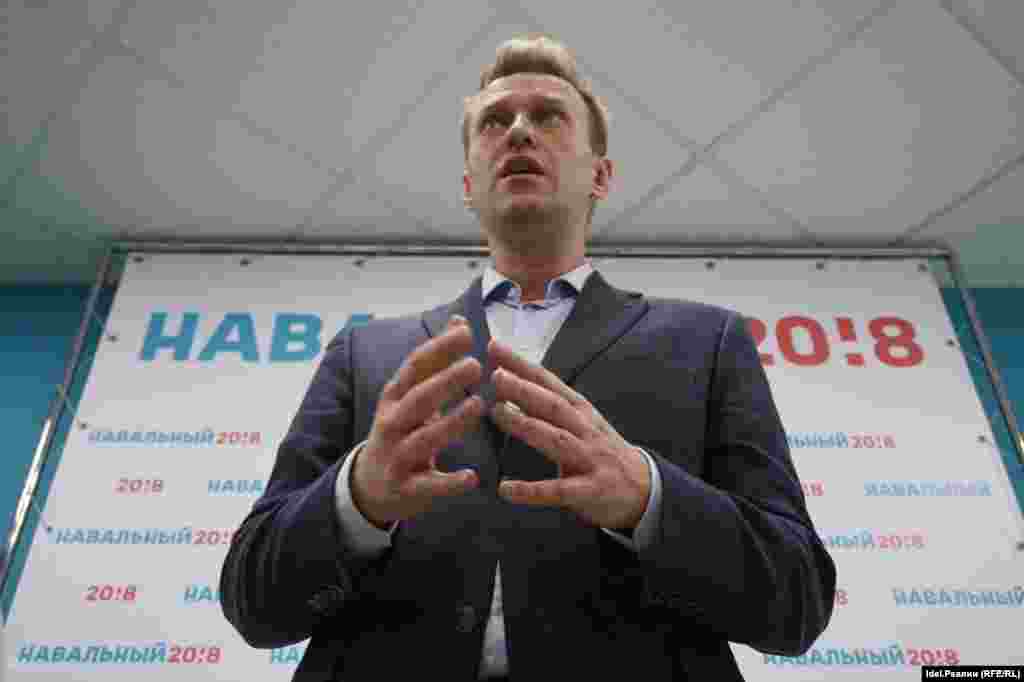 Алексей Навальный приехал в Казань из Уфы, где он открыл штаб и дал интервью "Idel.Реалии"