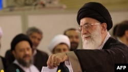آیت‌الله خامنه‌ای از مردم ایران خواسته است که در اولین ساعات اخذ رأی در انتخابات شرکت کنند