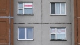 Нацыянальная сымболіка ў вокнах беларусаў. Восень 2020 году 