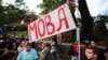 Мова – одна із шести «червоних ліній» для влади. У столиці України активісти провели акцію протесту під гаслом «Не перетинай червону лінію!». Київ, 4 липня 2019 року 