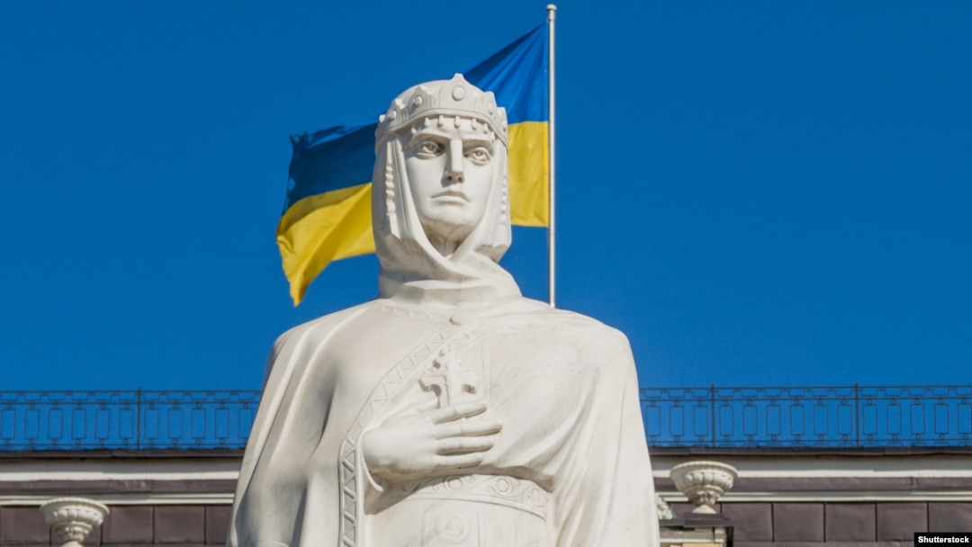 Київ. Пам’ятник Київській княгині Ользі, яка у 957 році прийняла християнство, відвідавши Константинополь