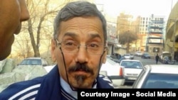 یکی از تصاویر منتشر شده از آقای سلطانی در زمان نخستین مرخصی او پس از ۵۲ ماه زندان