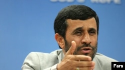 سخنان محمود احمدی نژاد دومين اظهار نظر رسمی يک مقام بلندپايه ايران درباره سخنان برنارد کوشنر است.