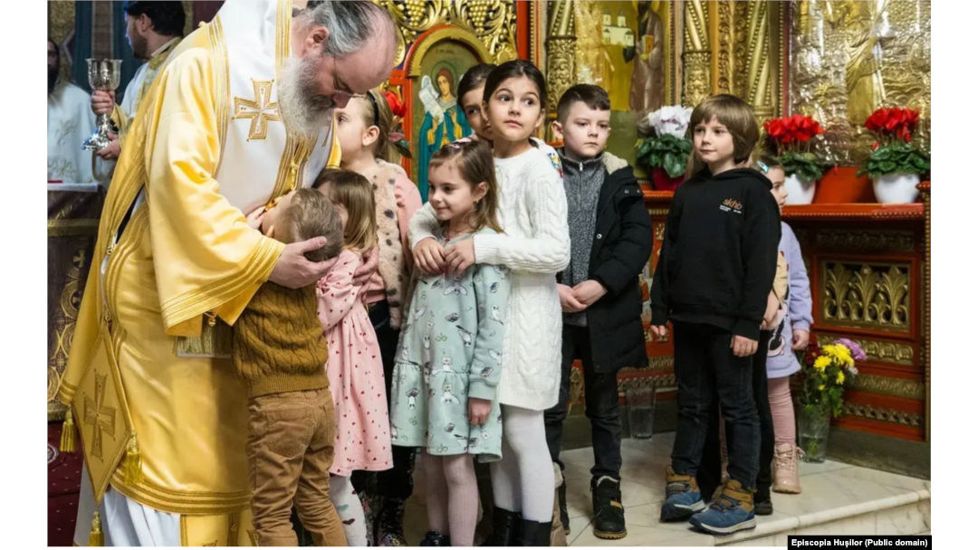 Episcopul de Huși, Preasfințitul Părinte Ignatie, este considerat de oameni din biserică un ierarh prooccidental. Ignatie a preluat una dintre cele mai dificile episcopii. Precedentul episcop, Corneliu Bârlădeanu, a fost condamnat pentru viol.